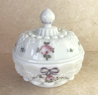 Milchglas Schminktisch Deckel Schmuckdose bemalt Rosen & Schleifen Westmoreland