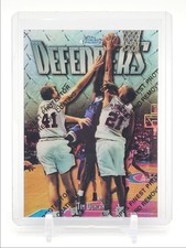 TIM DUNCAN 1997-98 TOPPS FINEST DEFENDERS UNCOMMON REFRACTOR /1090 Q3522