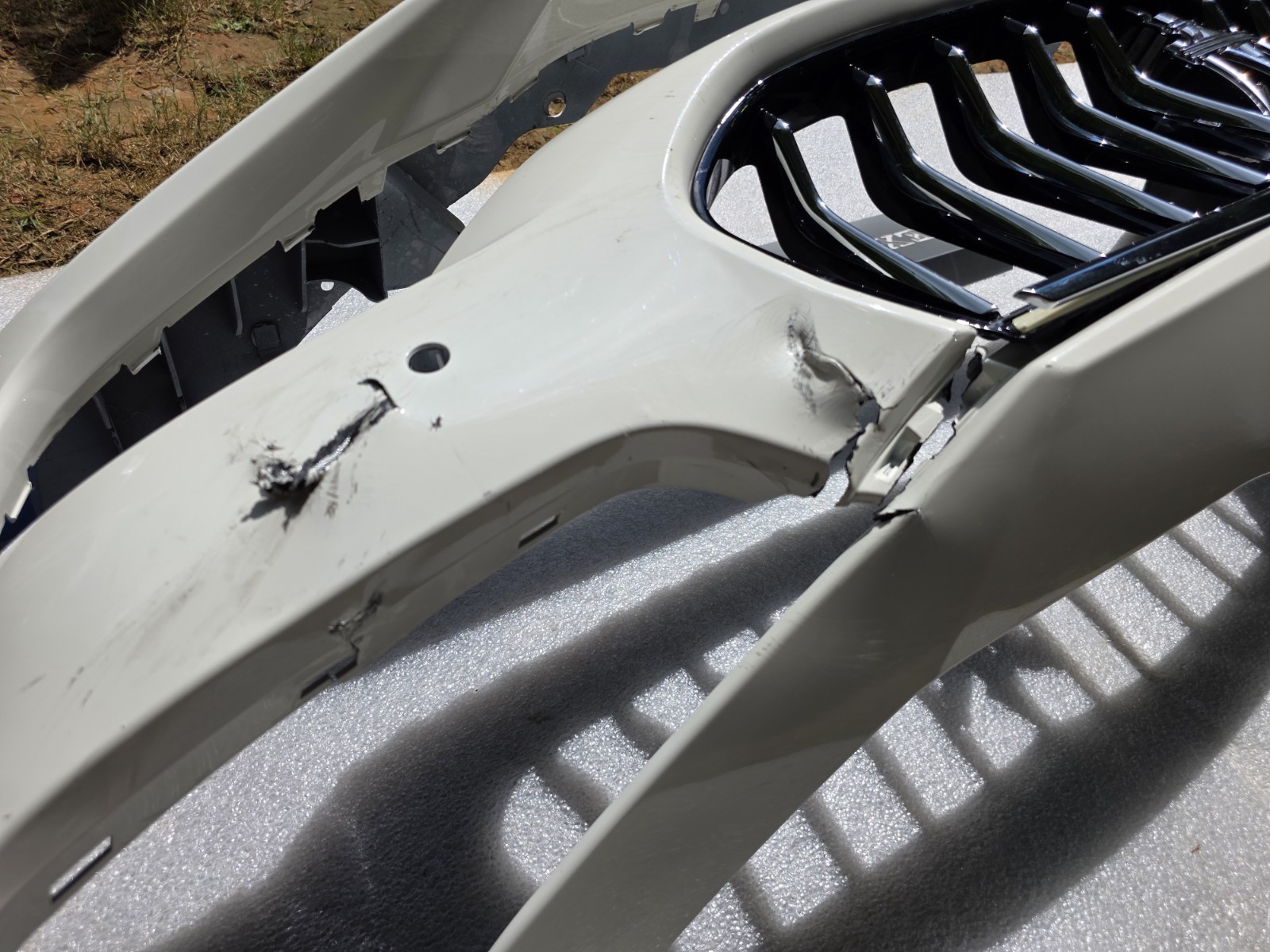 2014-2017 Maserati Ghibli Front Bumper Cover. OEM.  LOCAL PICK UP ONLY 670010937