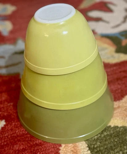 Vintage 60s Set (3) Pyrex Verde 401,402,403 Mixing Bowls 1 1/2pt,1 1/2qt,2 1/2qt