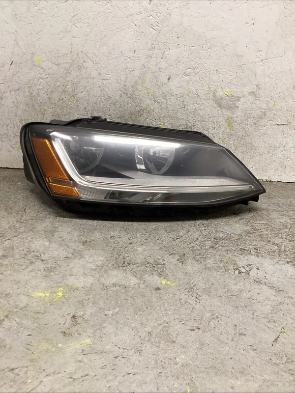 2017 2018 VOLKSWAGEN JETTA GLI RIGHT RH PASSENGER SIDE HEADLIGHT OEM HALOGEN