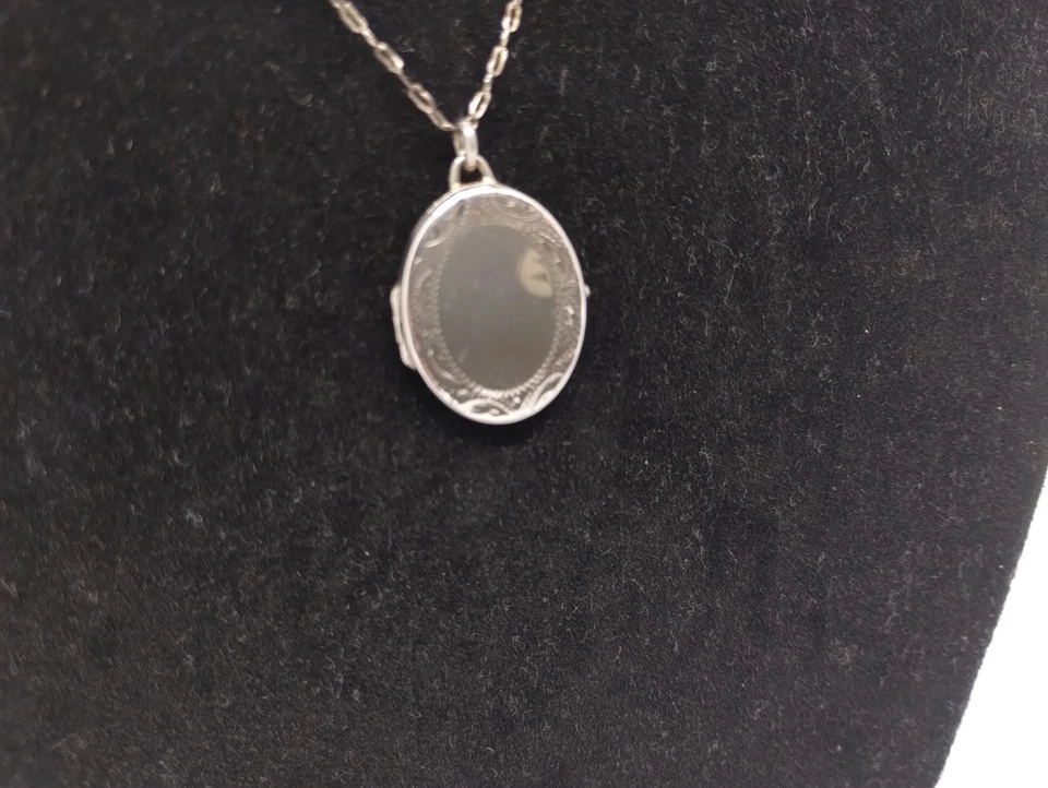 Sterling Silver Locket Pendant On Oval Link Chain Necklace 42cm Vintage 4.5g - Image 3 of 4