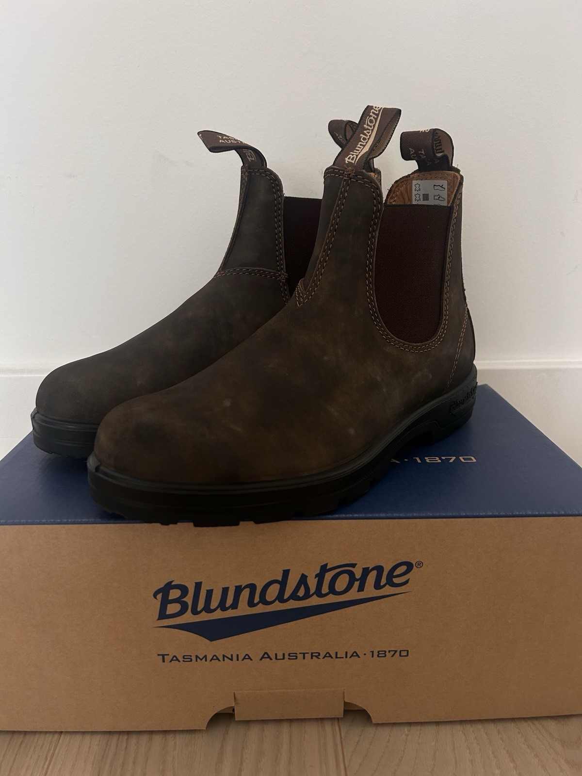 NUEVAS Botas Blundstone 585 Lados Elásticos - Marrón Rústico Talla 7 EE. UU. PARA HOMBRES