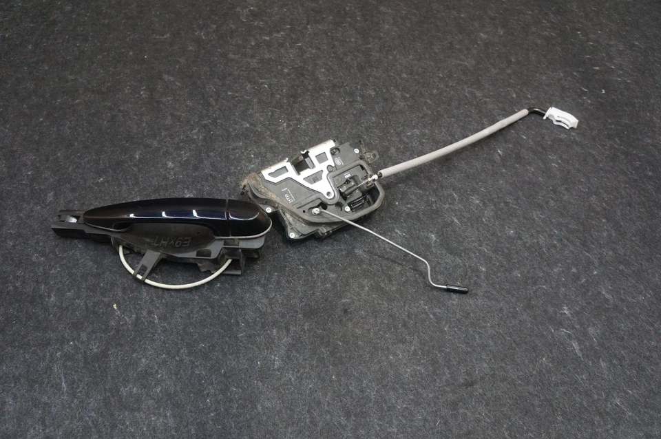 Conjunto de cerradura de pestillo de manija de puerta trasera derecha OEM 51227199840 BMW M3 E90 2010-2011 Foto 4 de 4