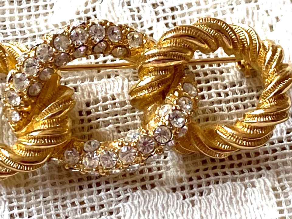 Gorgeous Christian Dior Crystal Triple Rope knot Pronged Gems Brooch Pin 004-273 - Image 2 of 4