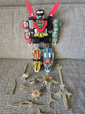 1997 12  Trendmasters Voltron Complete Die Cast Figure * Sword and accessories *