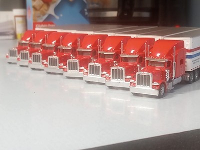 HO Scale Peterbilt Fleet Liquidation
