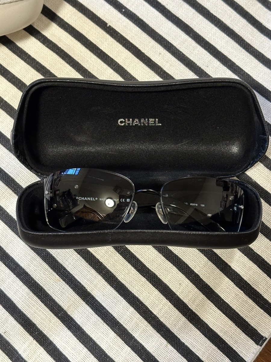 Lightly Used CHANEL two Toned Black Sunglasses with ORIGINAL  display picture 3