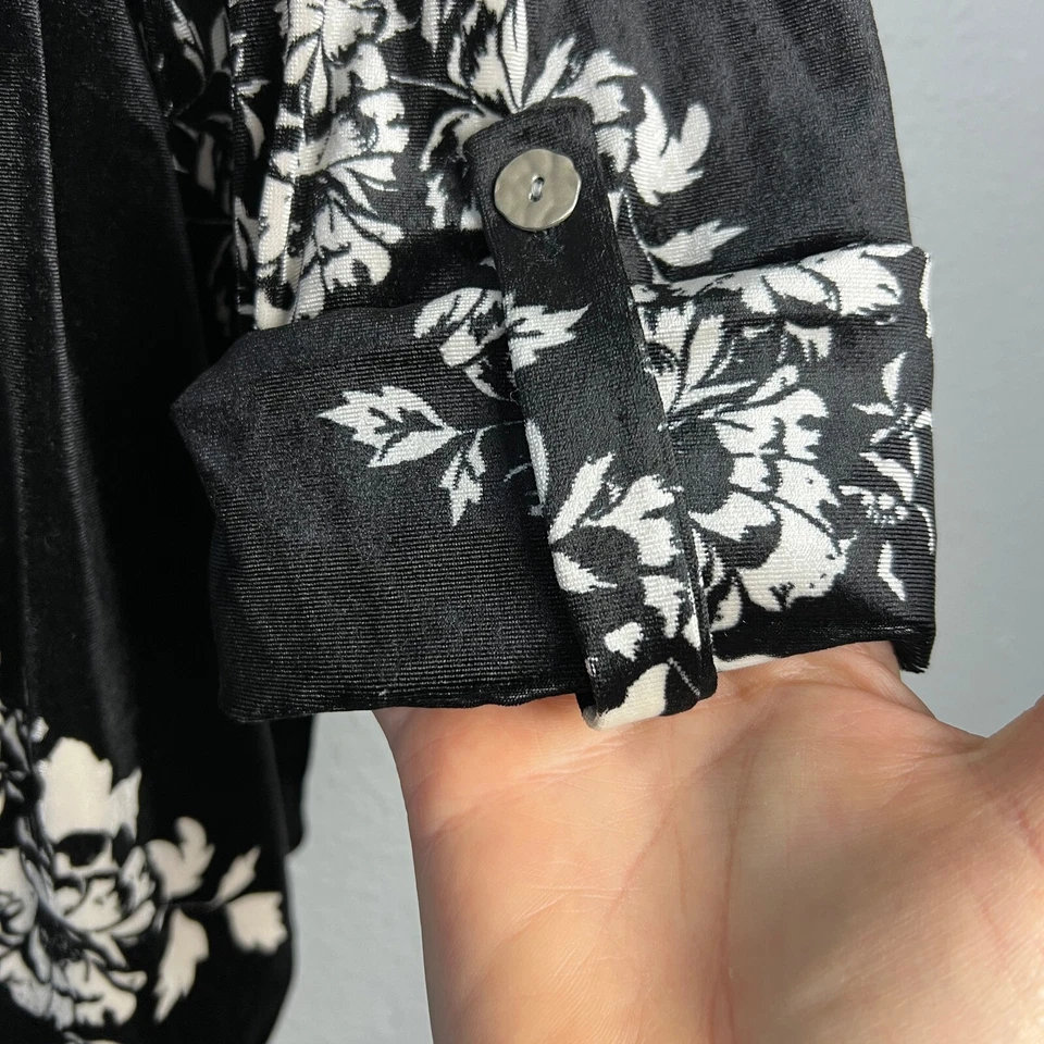 New Directions Floral Crushed Velvet Tunic Top 1/4 Button Up Roll Tab SL Size XL - Image 4 of 4