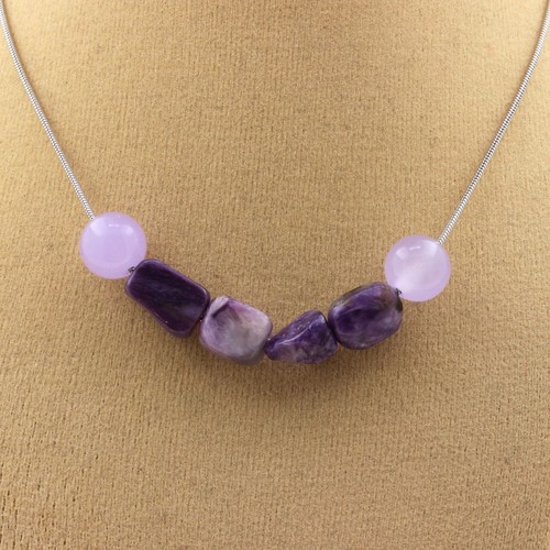 Minéraux et pierres précieuses. Collier 20 perles Charoite de