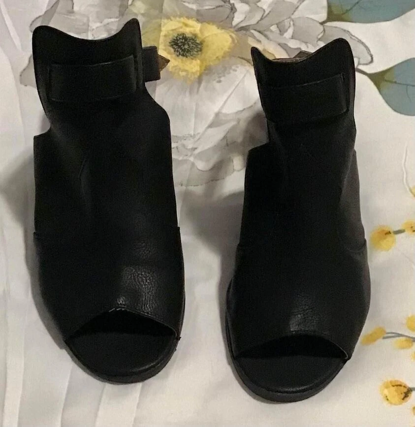 Womens Black Heels Size 6.5M So. kohls