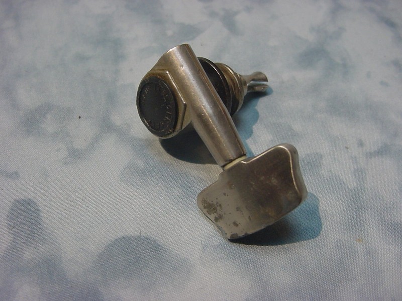 VINTAGE GUITAR PARTS /GERMANY TUNER PARTS / TUNING MACHINE KEY