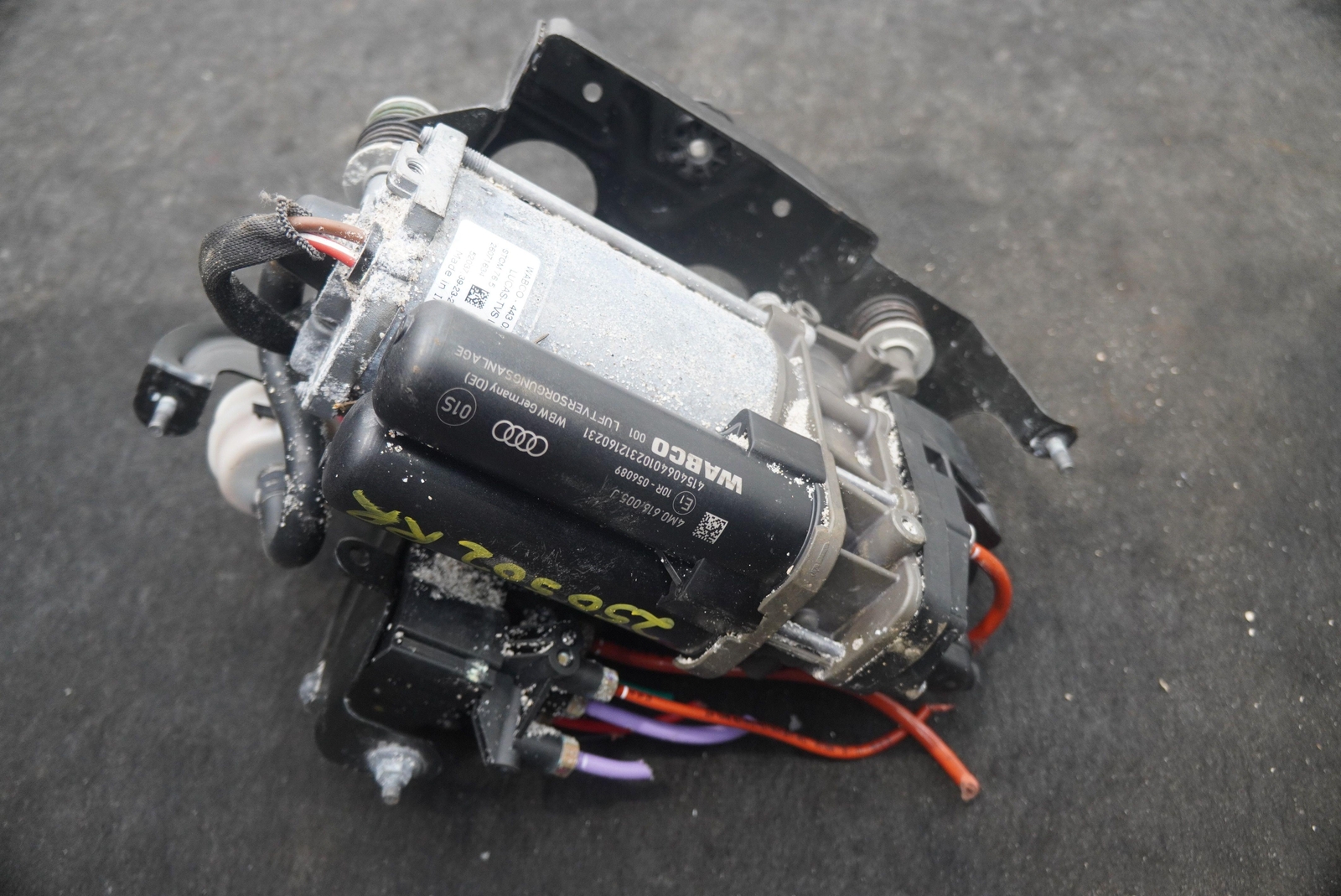 Air Ride Suspension Compressor Pump Valve Block 4M0616005J Lamborghini Urus 2024