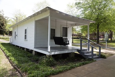 Photo:Elvis Presley Birthplace Cabin Tupelo Mississippi 1935 House Museum