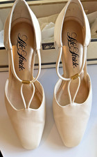 Life Stride T-Strap Block Heel Pumps in Bleached Ivory Sze 9M