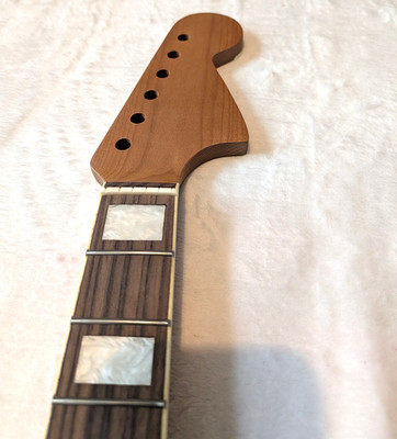 Jaguar Hals 24'' gerösteter Ahorn + Palisander Bindung 22 Bund Jag C 9,5'' Satin UK