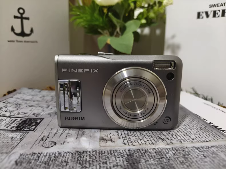 Fujifilm FinePix F31 fd 6.3MP Compact Digital Camera Silver 90%New