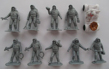 Space Astronaut Mini Figurine PVC Moon Army Men SAFARI Ltd NASA 10count