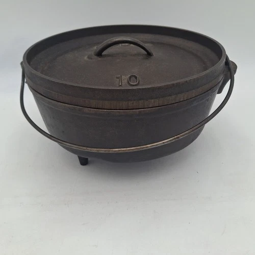 NICE Vintage Lodge Camping Dutch Oven Cast Iron 3 Footed 10" 4 Qt. W/ Lid USA