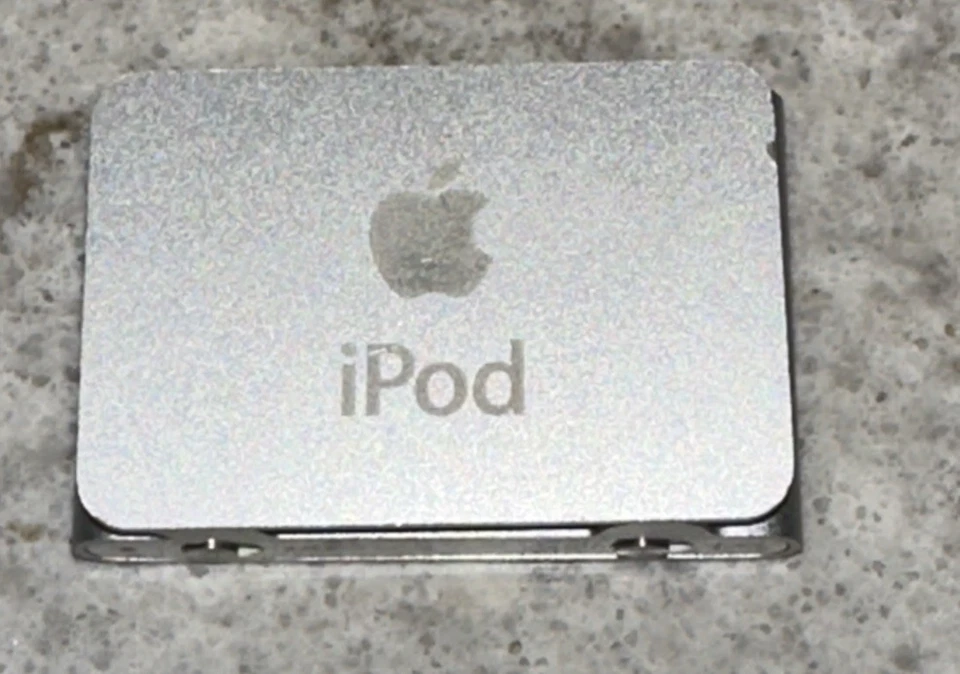 Apple iPod Shuffle 1GB - 2ª Generación - Plateado A1204, Sin Probar, Sin Cargador Foto 2 de 2