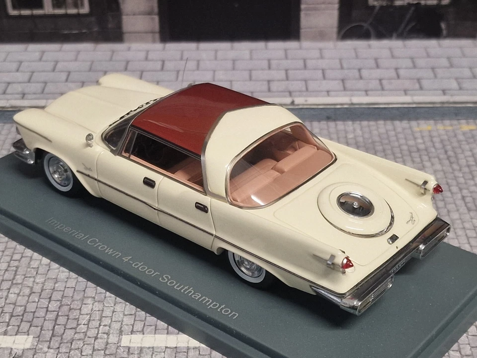 NEO / AMERICAN EXCELLENCE 1/43 - IMPERIAL CROWN SOUTHAMPTON 4-DOOR 1957 - Immagine 2 di 4