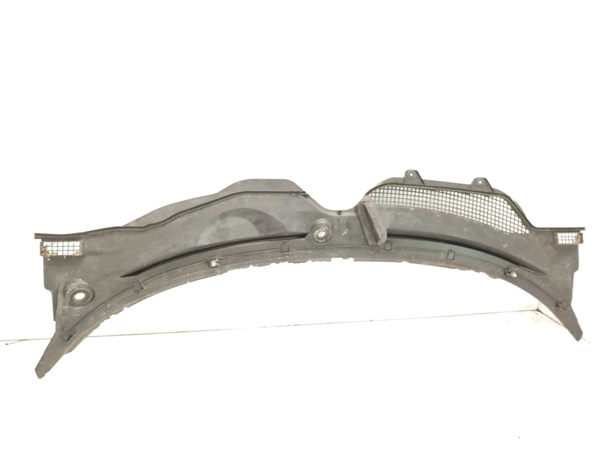 BMW Z4 E85 3.0 PETROL 2003 RHD FRONT WINDSCREEN WIPER COWL COVER 