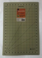 FISKARS Two Sided 12"x18" Cutting Mat Slightly Used in great condition