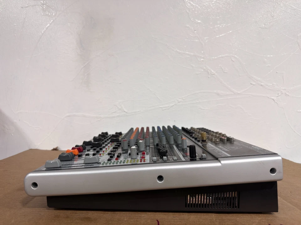 Behringer Xenyx X1832USB - Mezclador analógico de 18 entradas Foto 4 de 4