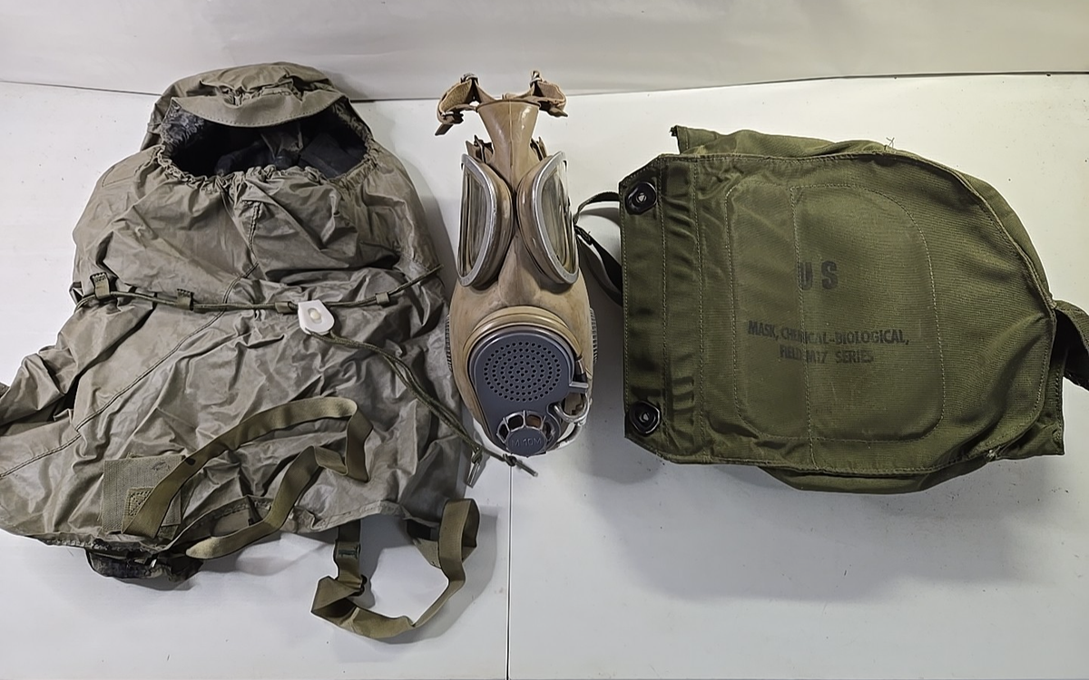 US Army Chemical Biological Gas Mask w/Bag - M17 Series Vietnam 