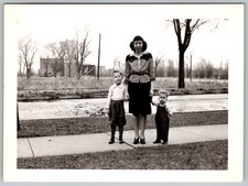 Vtg B&W Snapshot Mother & Two Young Sons Boys Sidewalk Street Scene 1940s Photo