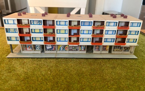 Kibri H0 8113 Moderno bloque de viviendas y negocios casa vintage Faller Märklin  | Condition: Gebraucht