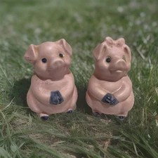 VINTAGE CERAMIC PINK PIGS SALT & PEPPER SHAKERS RUBBER STOPPERS FARMHOUSE