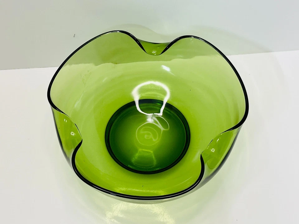 Cuenco para servir vintage Anchor Hocking 9" vidrio soplado verde borde pellizcado plegado 1970 Foto 3 de 4