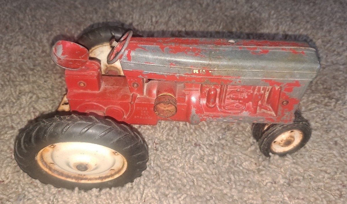 Vintage Tru Scale metal Tractor 1:16 diecast Farm Toy Ih Parts