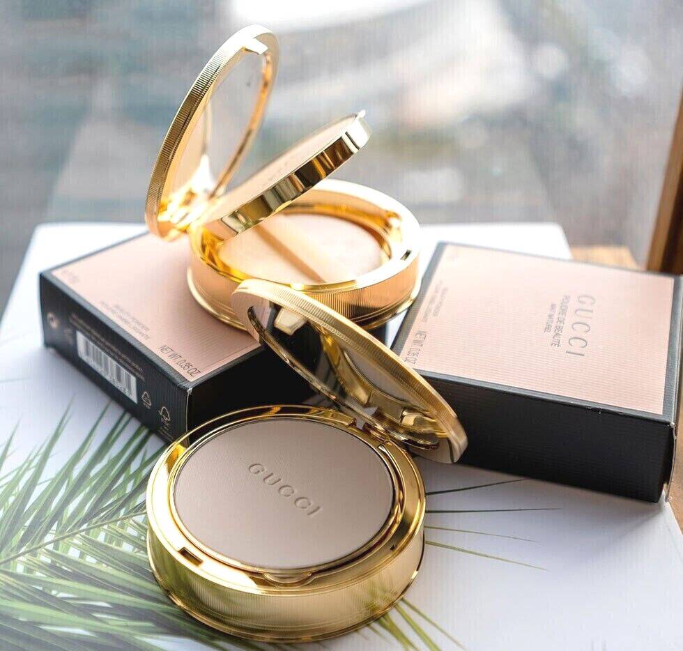 GUCCI Poudre De Beaute Mat Naturel Matte Light Medium PRESSED