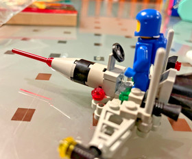 LEGO vintage Classic Space Dart 1 set (6824-1)  Classic Blue Spaceman. Pristine.