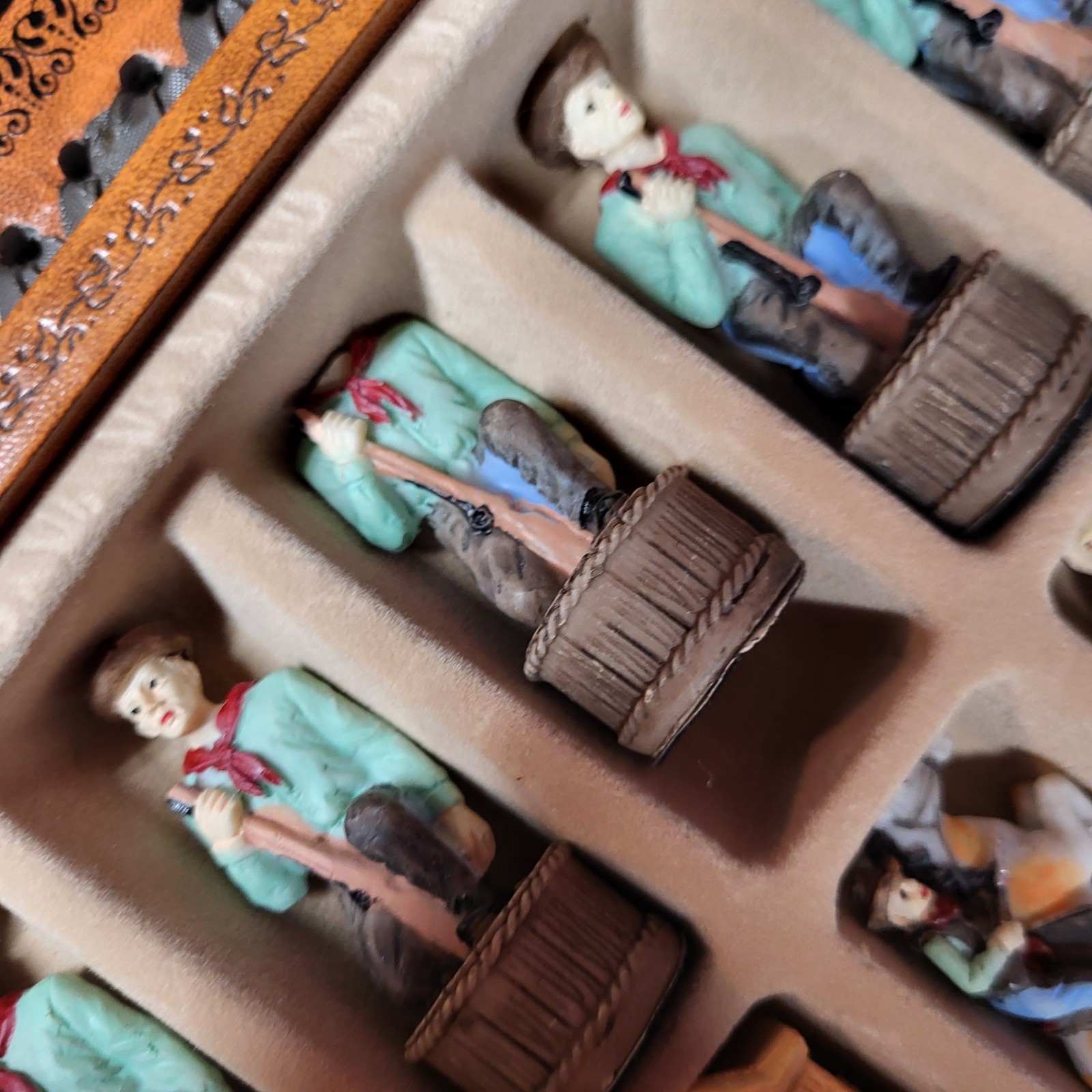 Vintage Italfama Italy Chess Set Leather Board American West Cowboys And Indians