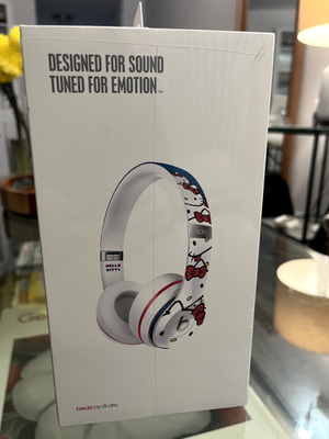 NEW & SEALED - Hello Kitty Beats by Dr. Dre Solo2 Special Edition