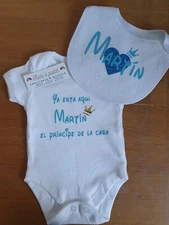 Principe de la casa con nombre - baby bodysuit and bib set
