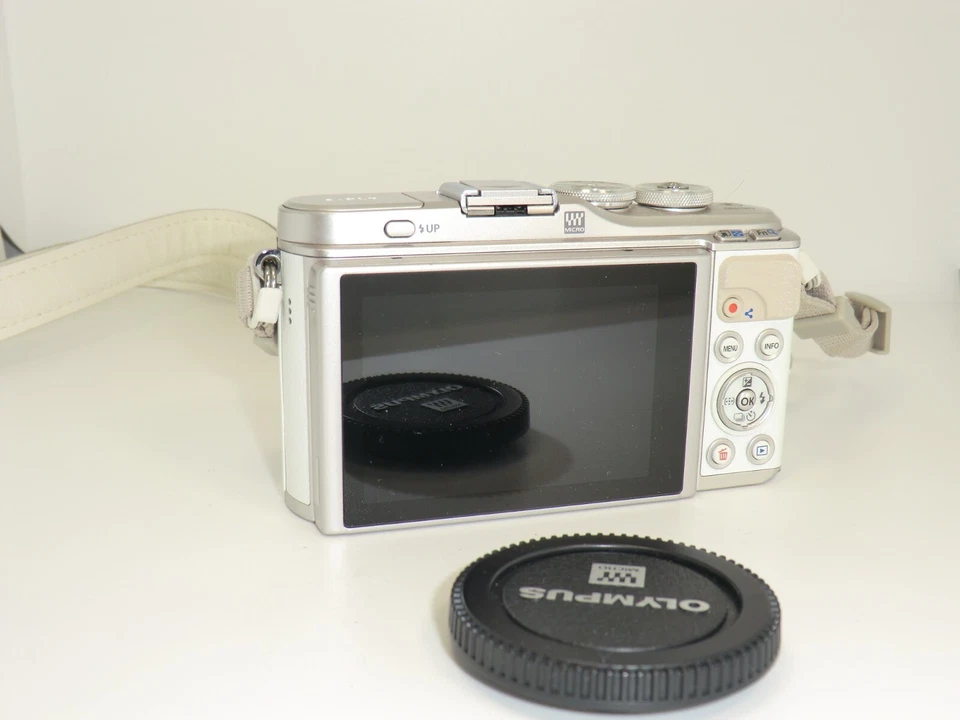 Olympus PEN E-PL9 Gehäuse / Body  mit 2 Objektiven  weiß FK0007 - Bild 4 von 4