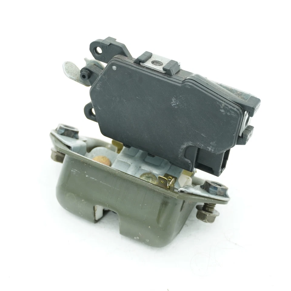 Actuador de bloqueo de puerta trasera con cierre de maletero Subaru Forester 2003-2008 63032SA000 2223 Foto 3 de 3