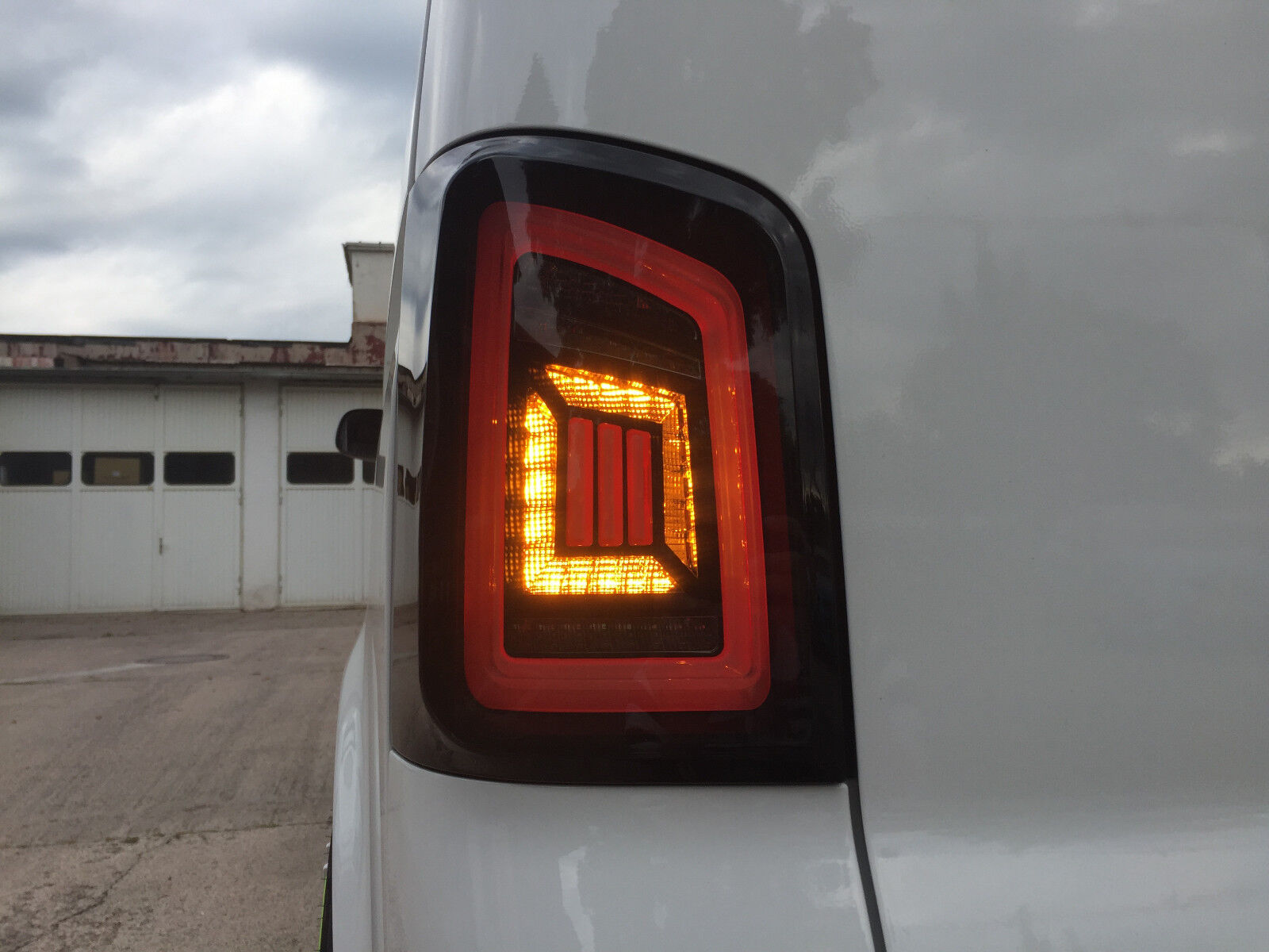 SW-Light LED 3 Bremslicht VW T5 Heckklappe 03-15 black (nicht Flügeltür) -  tuning online kaufen