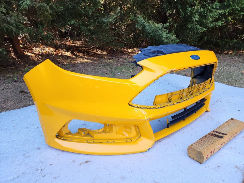 Cubierta del parachoques delantero Ford Focus ST 2015-2018 OEM. SIN ENVÍO.  Foto 4 de 4