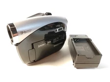 Samsung SC-DX103/XAA video camera DVD camcorder, works, w/charger, needs battery