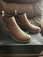 Botines de cuero Coach Lory, talla 9 B en nogal nuevos