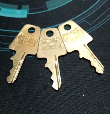 3 Vintage Samsonite Luggage Keys Star SM1, 554/70S
