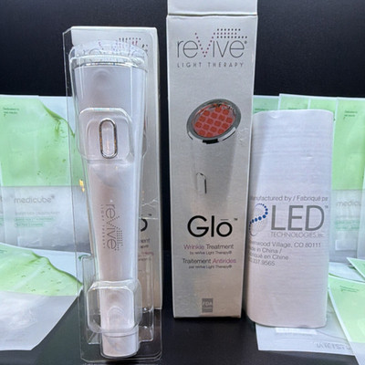 reVive Light Therapy Glo LED Device Wrinkle Treatm & 2x medicube super Cica mask