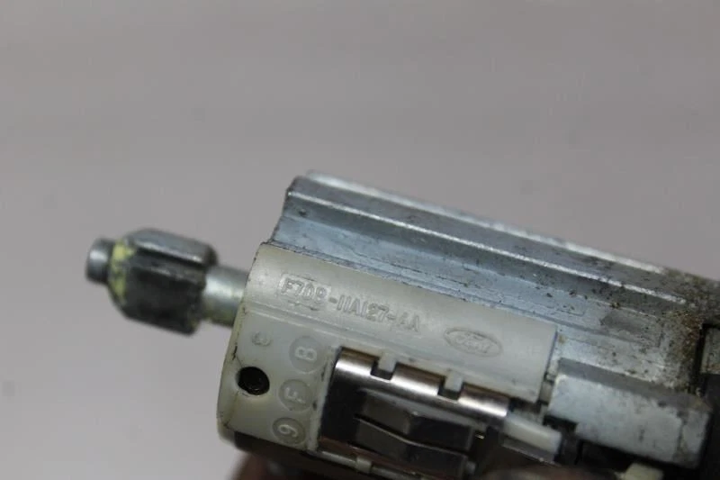 Ford Ranger 2000 cilindro de bloqueo con llave Foto 3 de 4