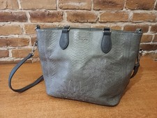 Borsa Desigual originale, modello a mano con tracolla rimovibile.