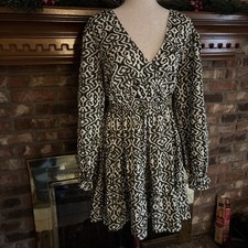 boohoo dress Linen Feel Green Abstract Print Plunge Size 14 NWT